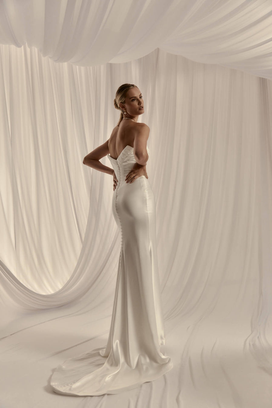 Elva gown