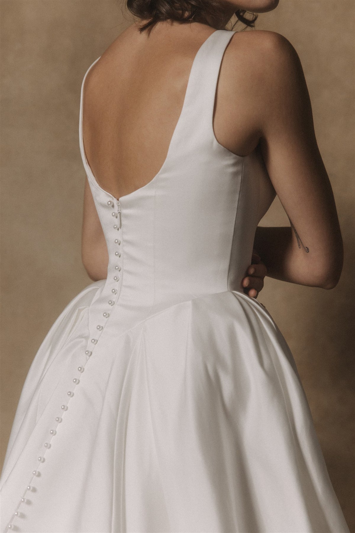 Iseo gown