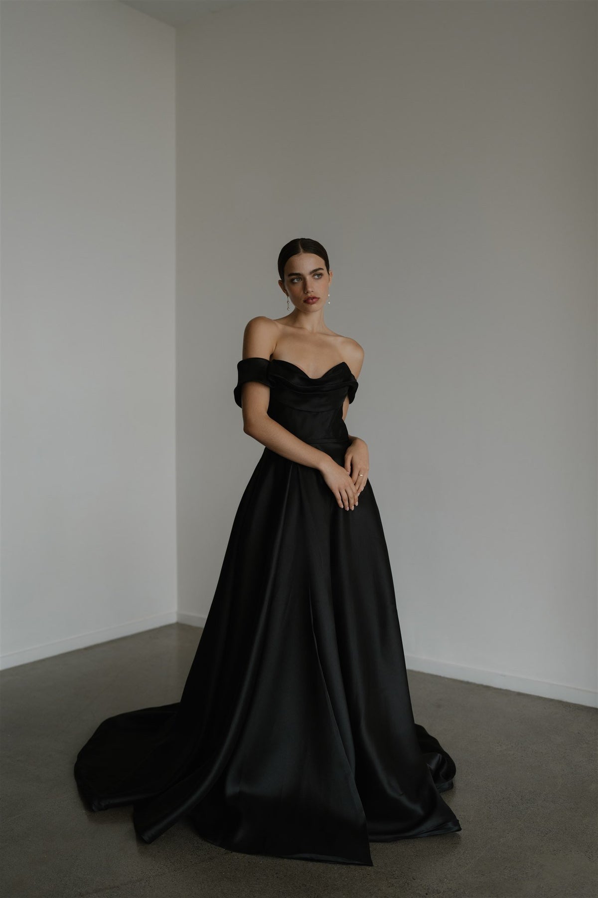 Le Belle V2 | Black gown