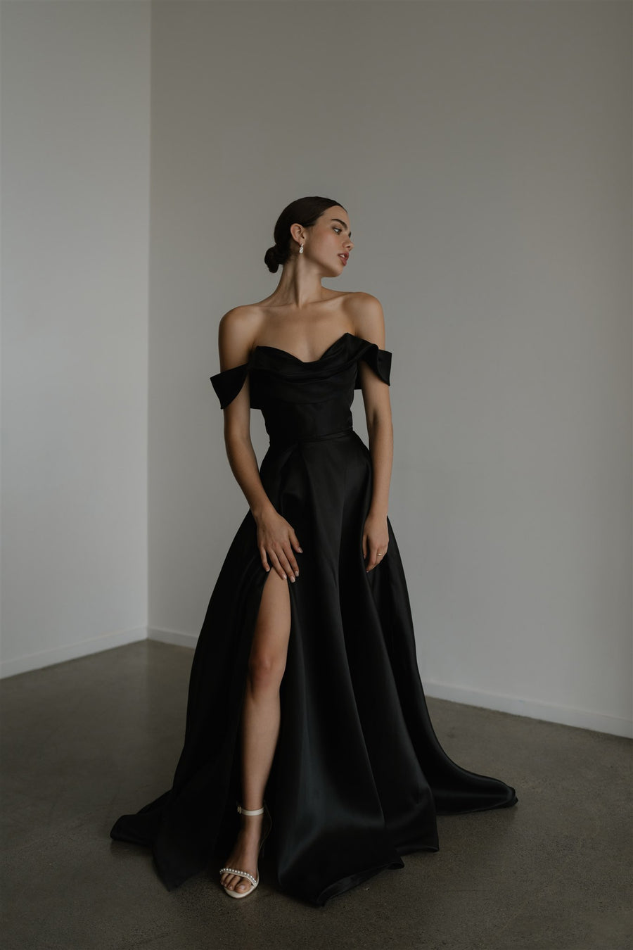 Le Belle V2 | Black gown