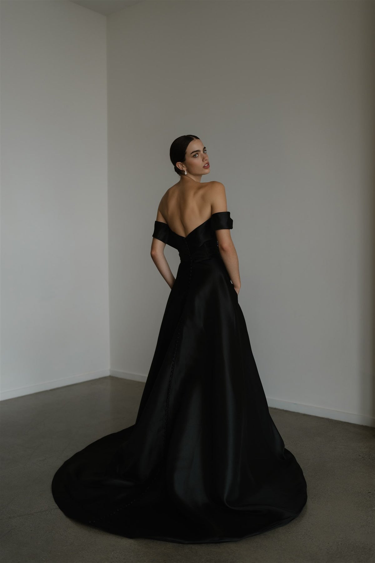 Le Belle V2 | Black gown
