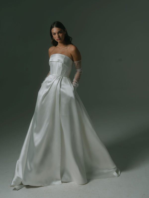 Viktor gown