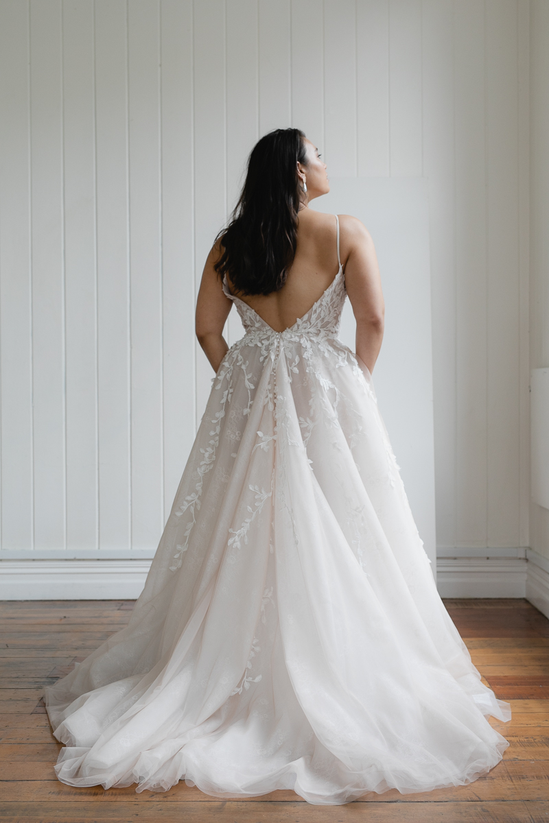 20190910 Hera Corp Studio Curve 1881Topaz Blush Wedding Dress