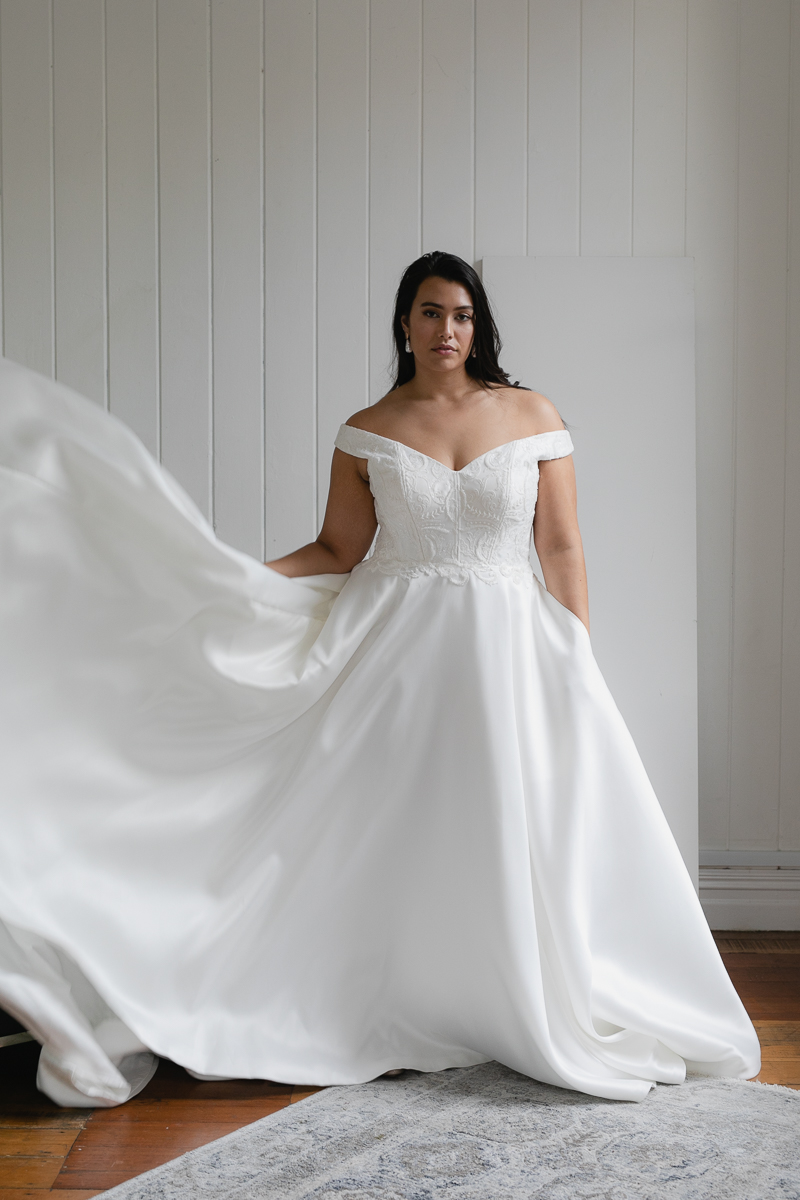 20190910 Hera Corp Studio Curve 2860Moscheles Wedding Dress