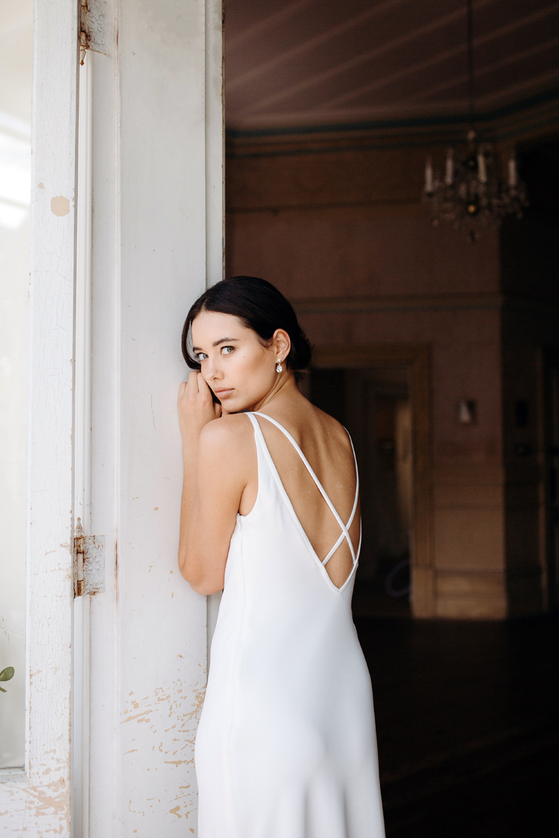 Hera Corelli Wedding Dress Manor_Portrait A65A4732