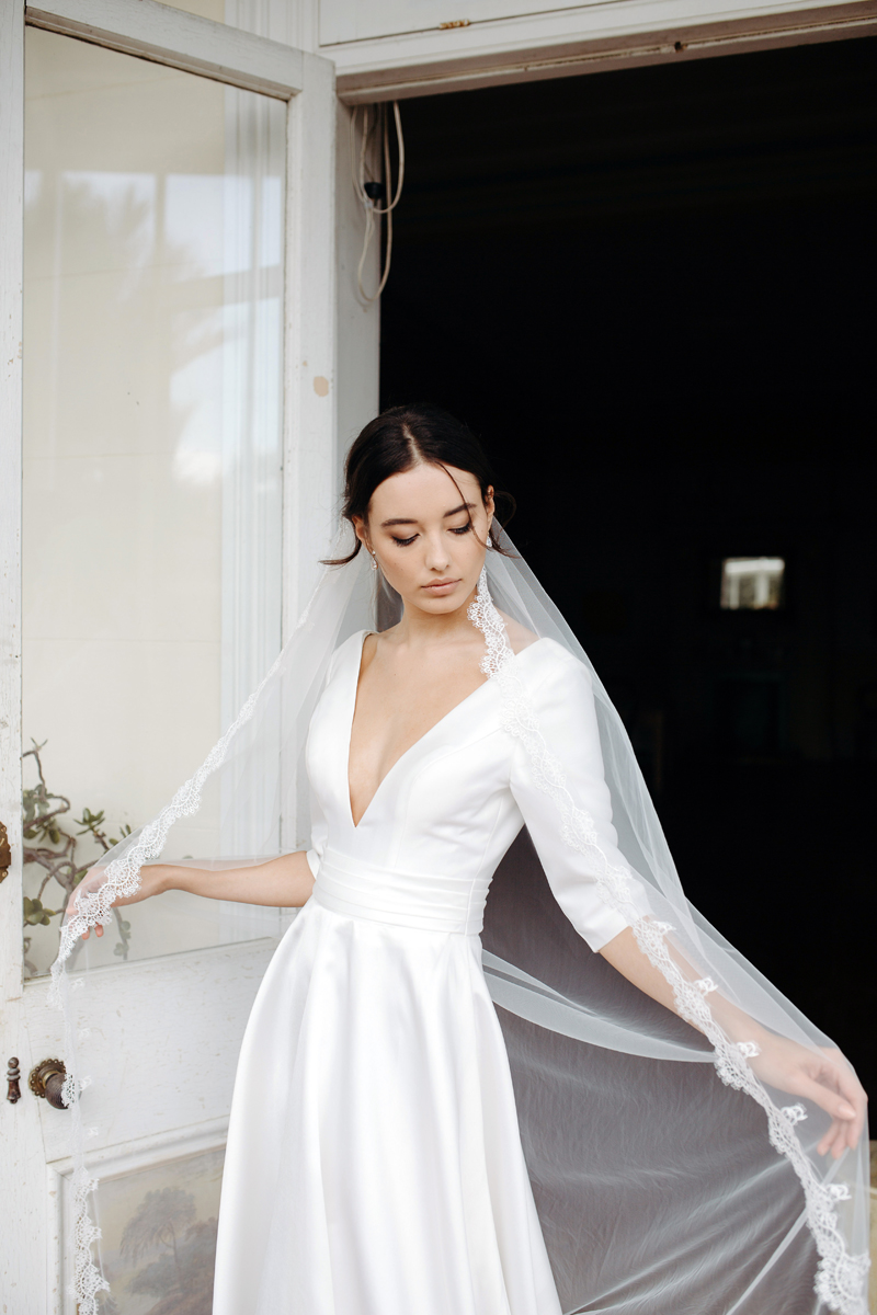 Hera Gracie Wedding Dress Manor_Portrait A65A3705