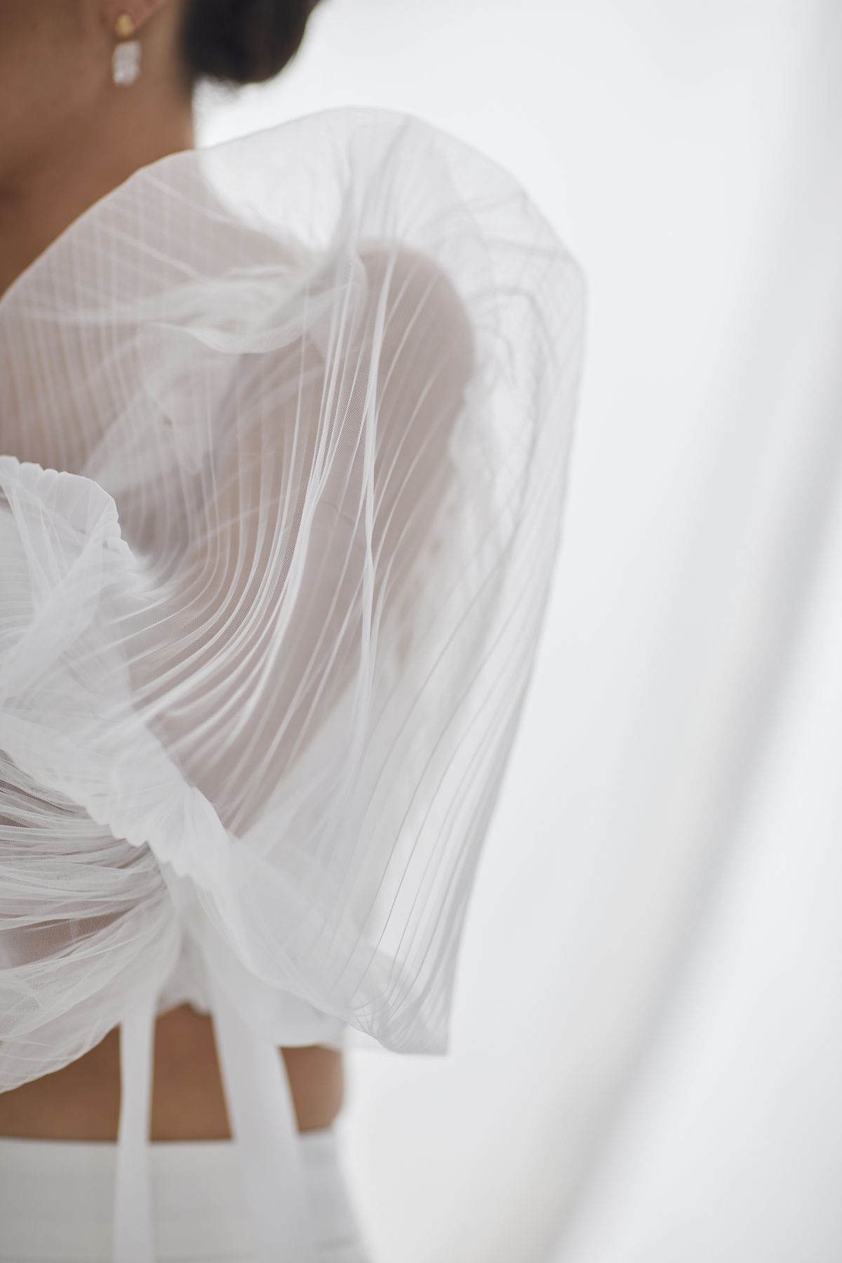 Onda Sleeves Pleated Tulle Wedding Gown 53_3668