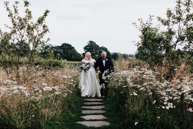 Beautiful UK bride Jade and her dad walking down the aisle...⠀⠀⠀⠀⠀⠀⠀⠀⠀
Photographer: @emmabarrowphotography⠀⠀⠀⠀⠀⠀⠀⠀⠀
Venue: @brickhousevineyard⠀⠀⠀⠀⠀⠀⠀⠀⠀
Dress: @heracouture at @lovelybridaldevon